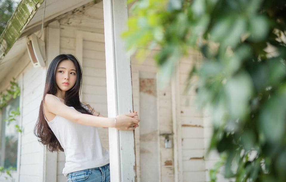 “你们也尽快离折翼天使资源社区，莫要让人生疑，待会儿我送二位出府，另外，告诉孝直一声，在刘璝离开成都之前，将他妻子扣住，免得刘璝一怒之下杀人，让这份仇怨弄大，也可以作为后手。”孟达看了两人一眼，真不知道法正从哪里招来这种奇人异事的。